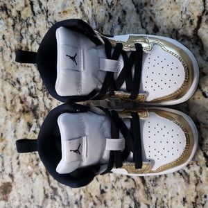 Toddler Air Jordan 1 Mid Gold/Black/White/ Size 6c
